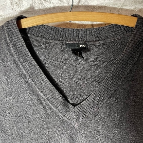 H&M Sweater Men’s Pullover V Neck Dark Gray‎ - Picture 3 of 5